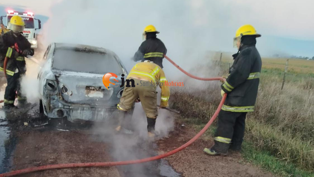 SE INCENDIO UN AUTOMÓVIL EN ZONA RURAL