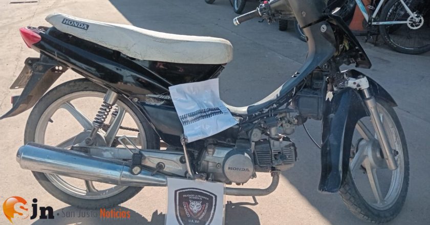 PERSONAL DEL COMANDO RADIOELÉCTRICO RETUVO DOS MOTOCICLETAS