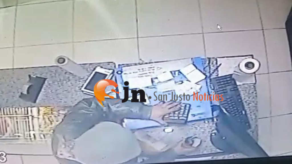 EN POCOS SEGUNDOS SE ROBÓ LA CAJA REGISTRADORA DE UN LOCAL QUE TIENE SUS PUERTAS ABIERTAS LAS 24 HORAS