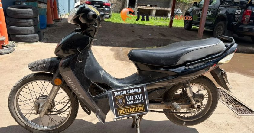 RETUVIERON UNA MOTOCICLETA POR FALTA DE DOCUMENTACIÓN Y MEDIDAS DE SEGURIDAD