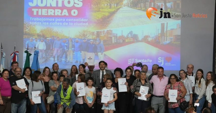 PULLARO, BORLA Y CUESTA ENTREGARON EL TÍTULO DE PROPIEDAD DE SUS VIVIENDAS A 92 VECINOS DE SAN JUSTO